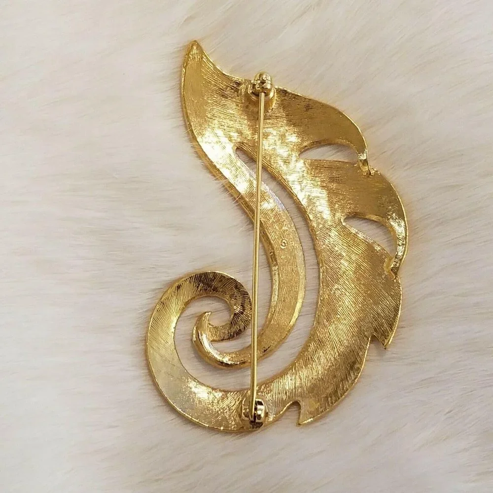 Modernist Leaf Brooch Gold Swirl Pin Hammered Textured Open Work Artsy Boho 2911